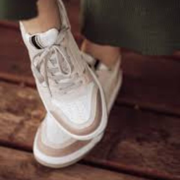 NIB Shu Shop Sneakers Women's Size 7.5 ROMI Mauve Natural Shoes Comfy Outdoor - Picture 2 of 3